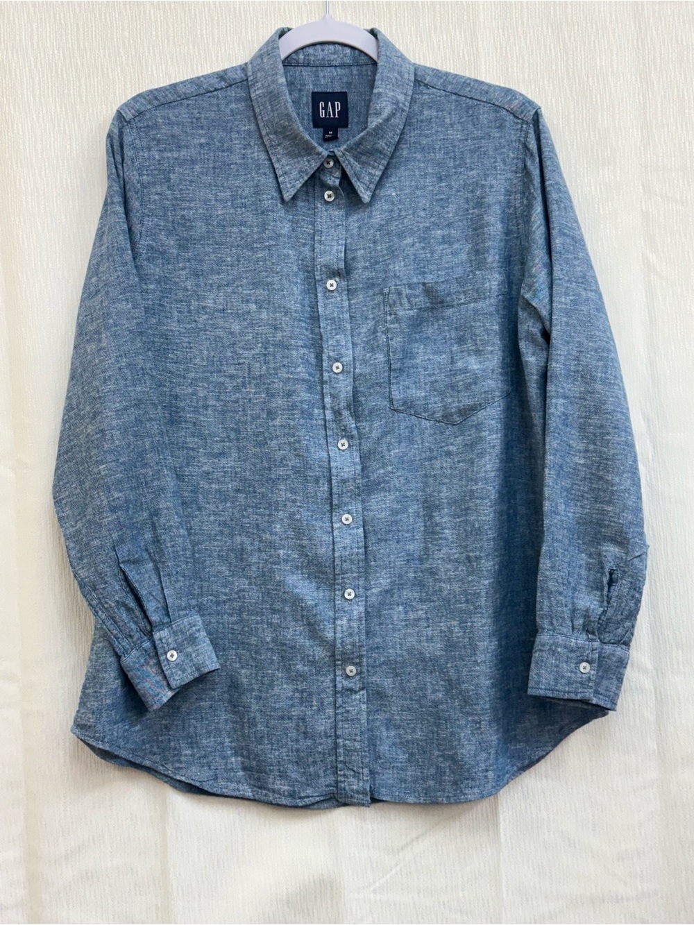 100% linen Gap
Gap Blue Long-Sleeve Button-Down Shirt